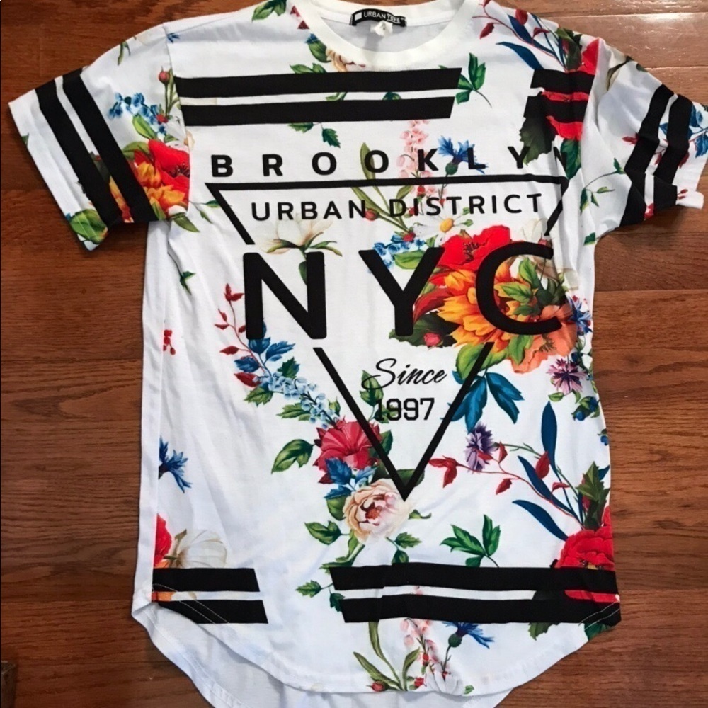 BROOKLYN NYC FLORAL SIGN FONT SHIRT STREETWEAR SMALL